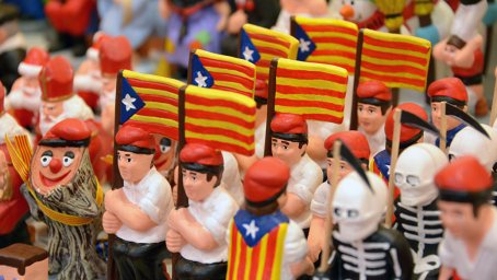 Власти Каталонии бросили вызов ЦИК: женералитет заменил ленточку на здании